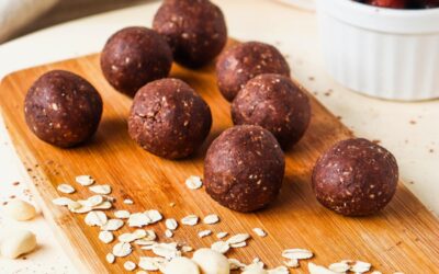 Bolas energéticas de cacau e amendoim