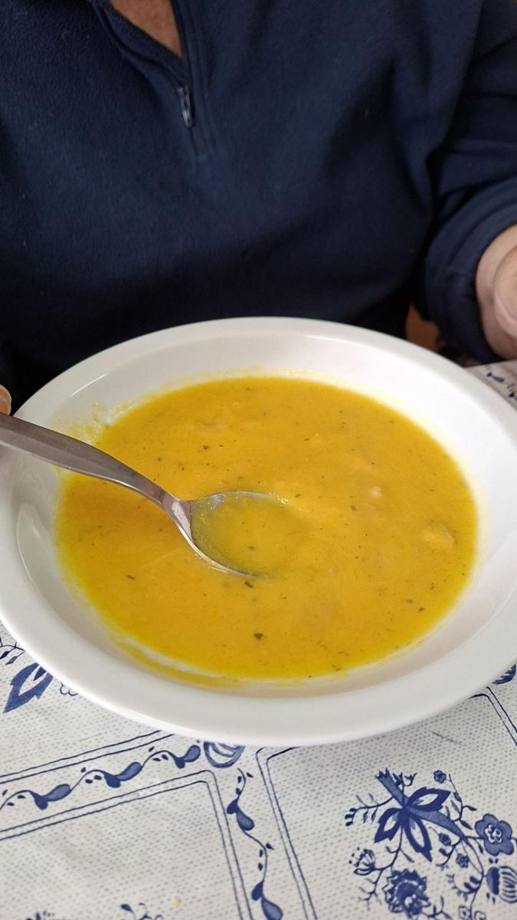 Prato de creme de legumes com feijão